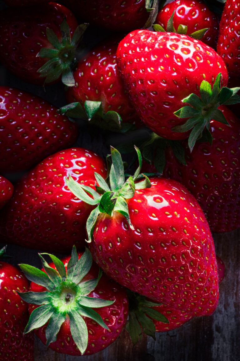 Erdbeeren_darkandmoody_delightfoodstudio