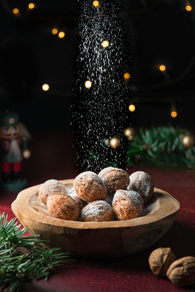 Walnuese_Weihnachtsbäckerei_dark_and_moody